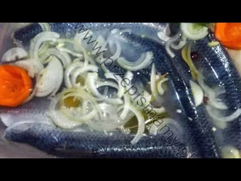Sledzie w zalewie octowej