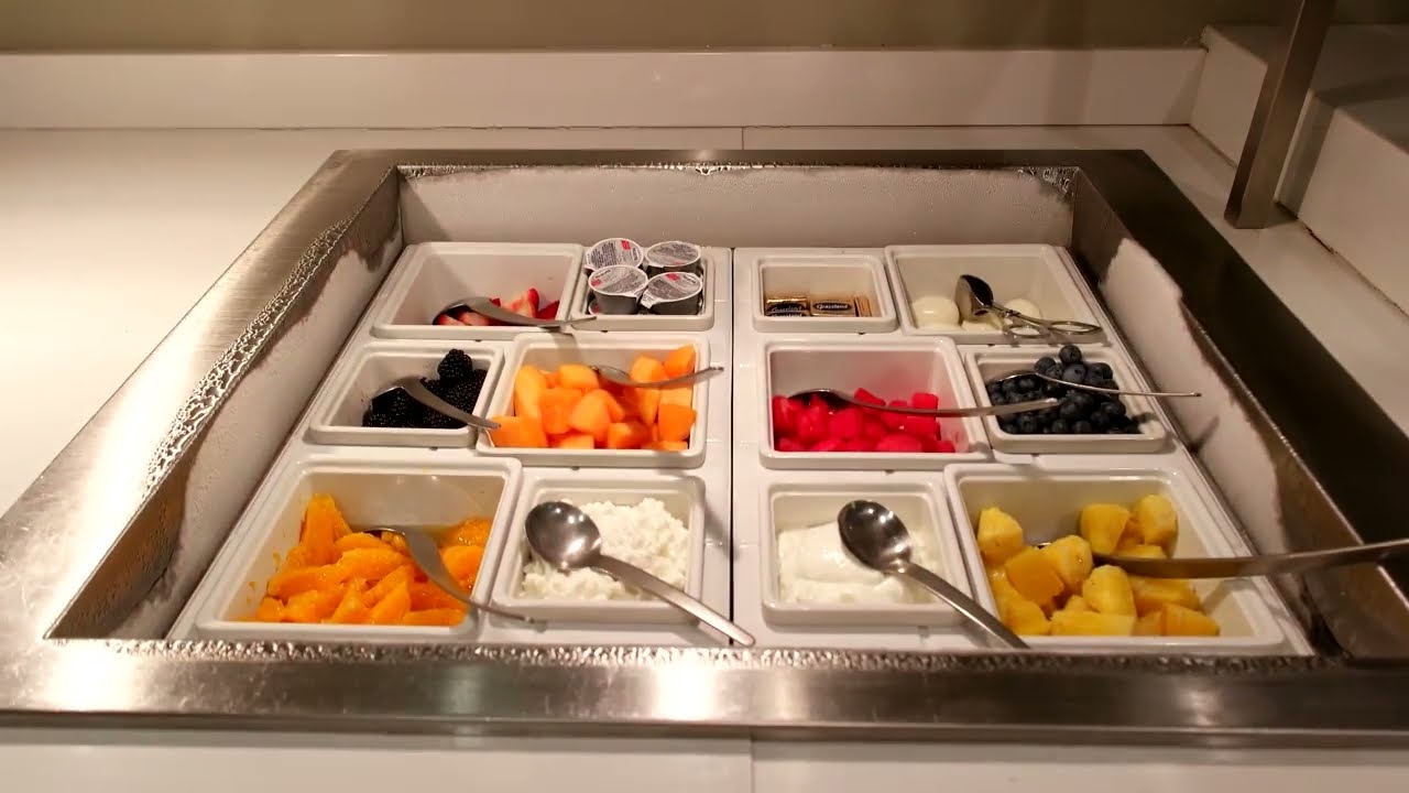Air Canada Maple Leaf Lounge