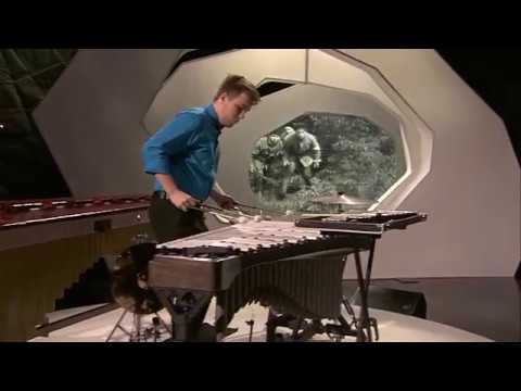 Tanel-Eiko Novikov – Helipilt Theodor Lutsu filmile "Noored kotkad"