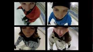preview picture of video 'Vier beim (Schnee)Brettspielen'