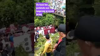 Download lagu EVAKUASI BUS PARIWISAT MASUK JURANG,GUCI GENTONG TEGAL mp3