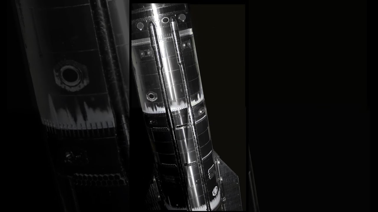 Starship Seen Up Close By Starlink