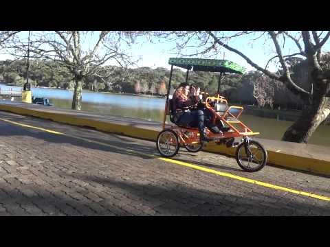 Passeio de bicicleta no lago