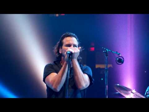 Pearl Jam 10.31.09 Spectrum Philly 4 - Halloween - Amongst the Waves