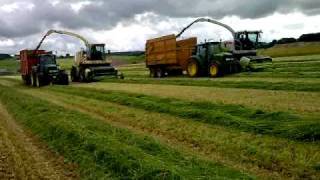preview picture of video 'Krone Big X 500 Versus Claas 950'