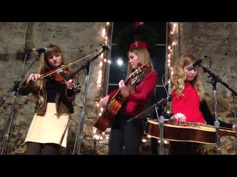 paige anderson & the fearless kin - foxes in june "2022-12-20 Nevada city