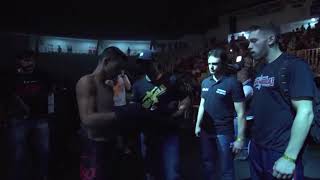 Abertura primeira luta de MMA