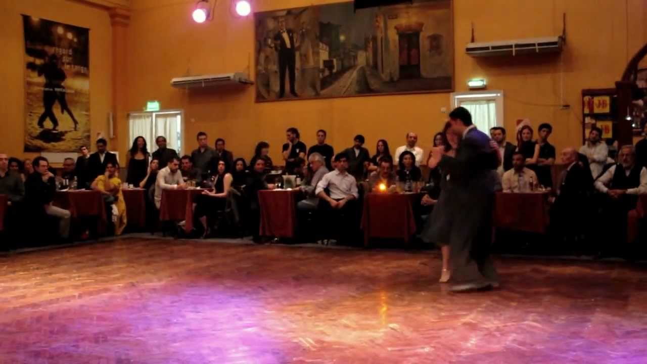 Facundo de la Cruz y Paola Sanz 3/4 - Milonga de los Fortines (T. Victor) Salon Canning
