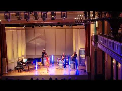 The Oskar Strock & Eddie Rosner Orchestra® in concert. Bandleader: Dm. Dragilew. Soloist: A.Lukshina