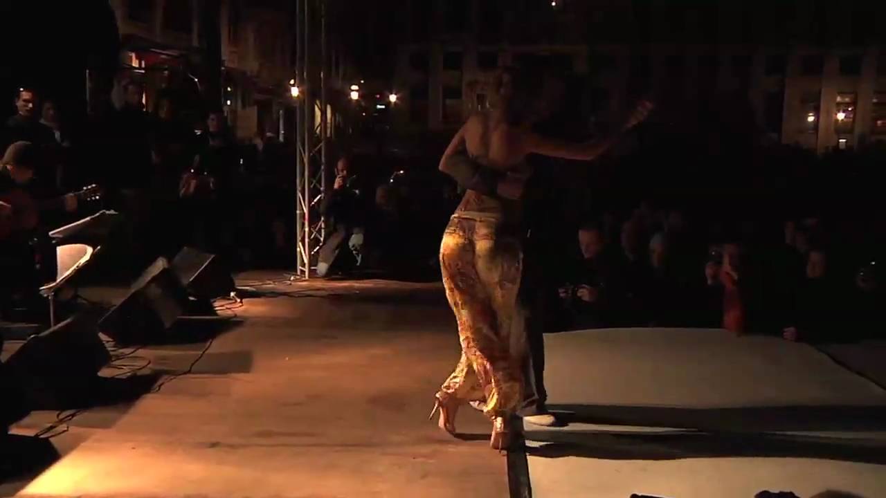 BTF 2010 - Démo Grand Place Noelia Hurtado & Pablo Rodriguez Brussels tango festival