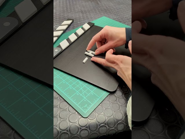 Vídeo relacionado con ULTECHNOVO 4 Pcs Claqueta de Cine de Madera 20x20cm Pizarra de Película Mini Clapper Board para Decoración de Fiestas Atrezo de Fotografía y Regalo para Cinéfilos Decoración Temática Cine