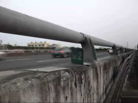 高速公路旁