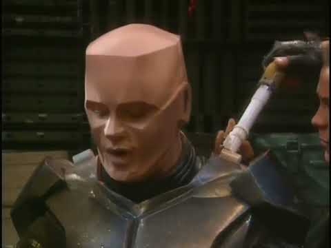 Red Dwarf 0503 Terrorform - Lister Repairs Kryten