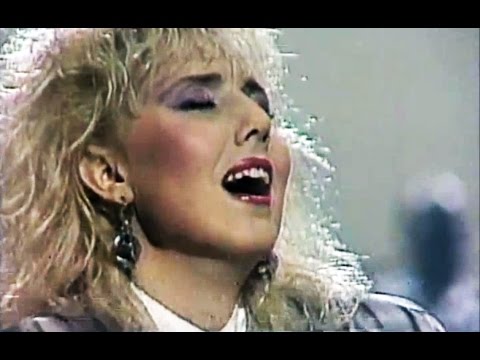 Lepa Brena - Golube - Novogodišnji program - (TV Sarajevo 1987)