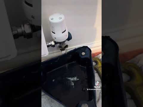 Thermostatic radiator valve change, gravity fed systems! #plumber