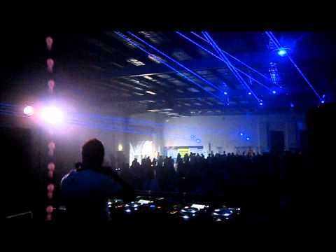 Aaron Camz @ Creamfields Melbourne 2012 - Keep Your Secrets (Myon & Shane 54 Remix)