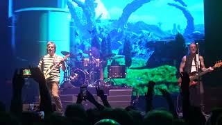 WEEZER. A bit of The world has Turned. Amazing performance. Live in Barcelona 2025.