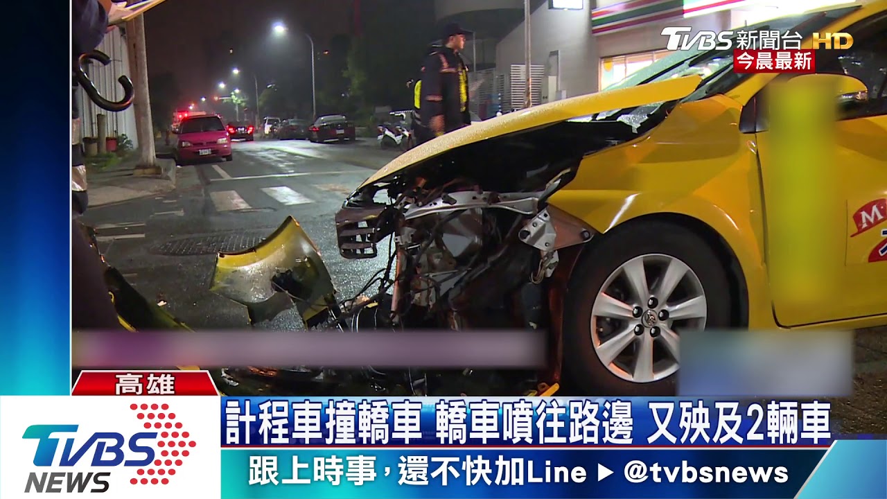 閃燈路口又出事!小黃撞自小客 殃及2輛轎車