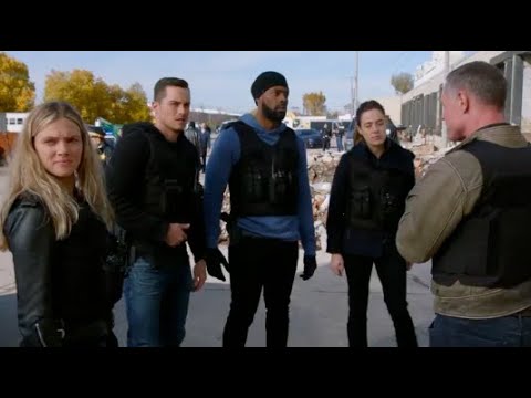 Jay signals to Hailey to go with Voight's orders I Chicago P.D 6.10
