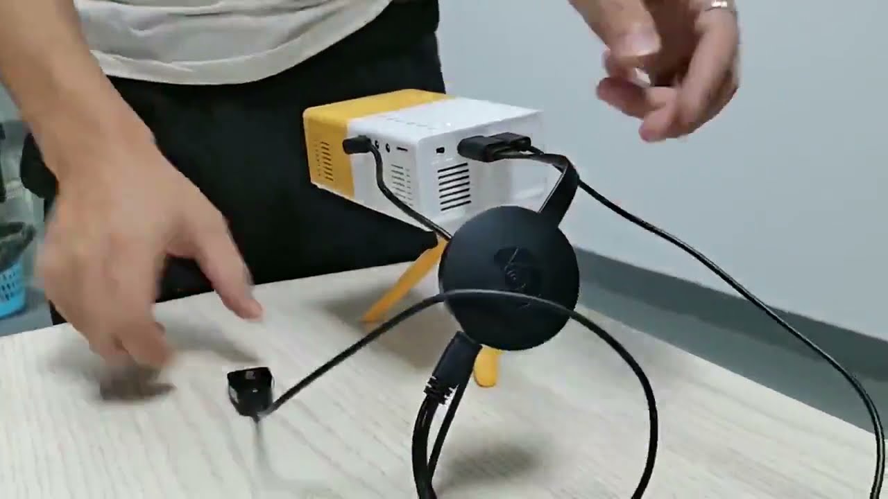 Mini Projetor Portátil Full Hd Led 600 Lumens Usb Sd Hdmi