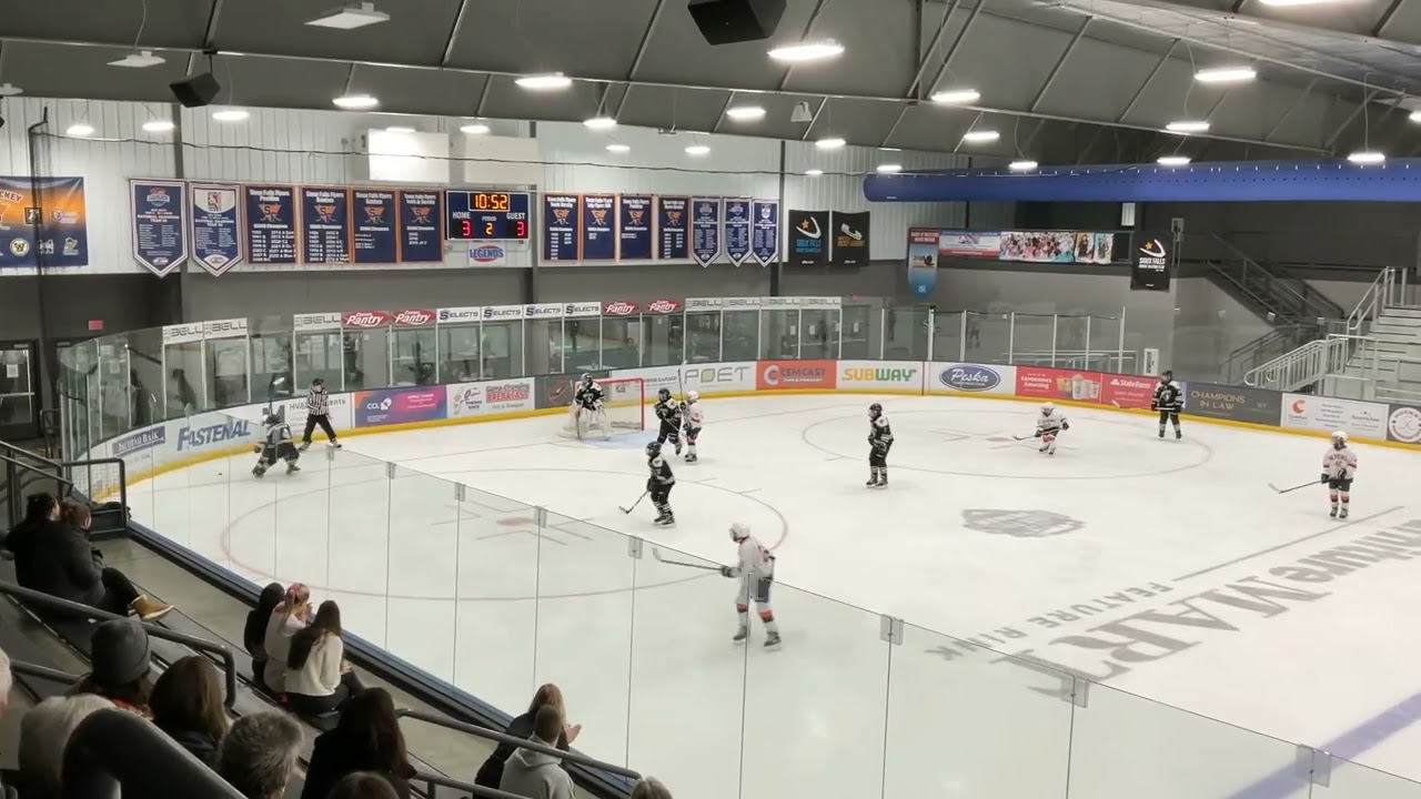 Game 25 Sioux Falls 4-3: Lionel scores from Jaxsen and Maddox