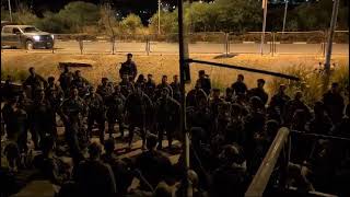 צוות הצנחנים בתפילת 'לשם יחוד' לקראת הכניסה ללבנון. כי לא על הלחם לבדו יחיה האדם כי אם על מוצא פי ה'