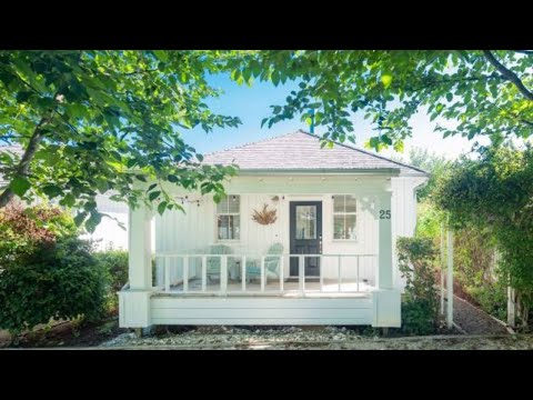 Seabrook Real Estate Listing: Swell Cottage