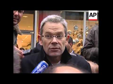 Police defuse explosives found in dept store