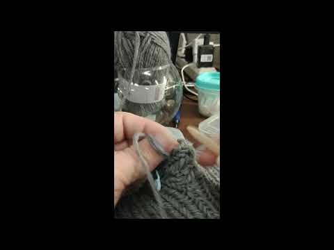 Nalbinding a thumb into a mitten