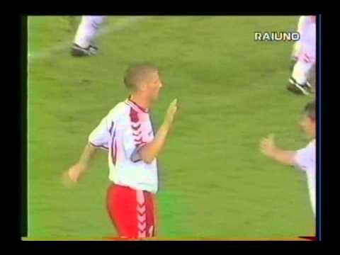 1999 (September 8) Italy 2-Denmark 3 (EC Qualifier).avi