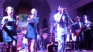 Leon Bridges - Twistin&#39; &amp; Groovin&#39; (SXSW 2015) HD