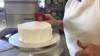 Coating a cake in Royal icing, all in one method