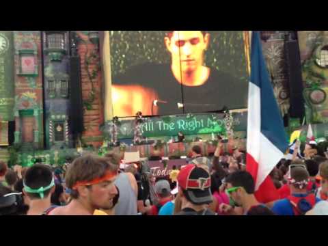 TomorrowWorld 2013 - Porter Robinson Live Intro