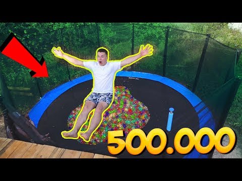 ЧТО ЕСЛИ ПРЫГНУТЬ в БАТУТ НАПОЛНЕННЫЙ ПОЛ МИЛЛИОНА ШАРИКОВ ОРБИЗ ..?!
