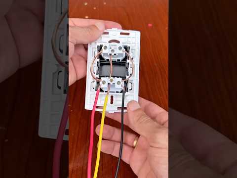Assim que eletricista profissional faz instalação de tomada dupla #eletricista #diy #dicas #truques