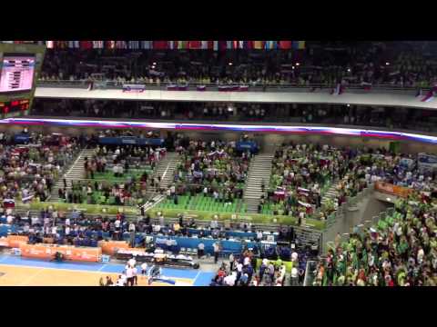 Inno nazionale sloveno prima di Slovenia-Grecia