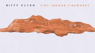 Kadr z teledysku Tiny Indoor Fireworks tekst piosenki Biffy Clyro