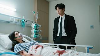 Na het ongeluk veranderde ze; zij kijkt niet, hij jaagt haar waanzinnig achterna.