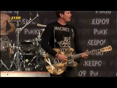 blink-182 - The Rock Show & What's My Age Again? live @ Pukkelpop 2010 PRO SHOT