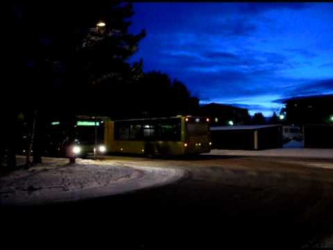 Gamla Uppsala Buss 103 åker iväg från Cellovägen