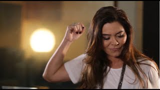 Ela Vai Devagar Music Video