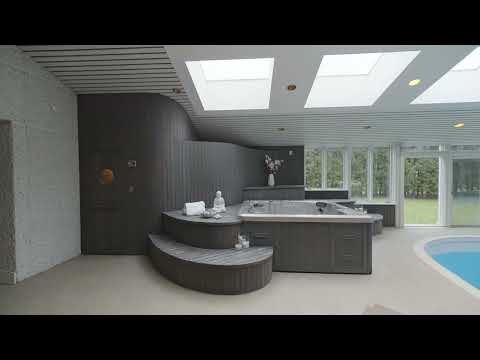 NEW LISTING: 57 OLD ENGLISH LANE!