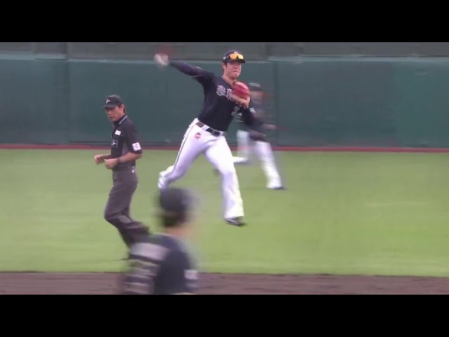 【2回裏】華麗な守備!! バファローズ・太田椋 ジャンピングスローで魅せたナイスプレー!!  2024年9月28日 東北楽天ゴールデンイーグルス 対 オリックス・バファローズ
