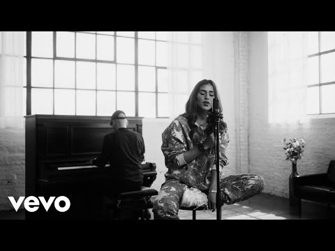 Einen Anruf Entfernt - Sarah Engels