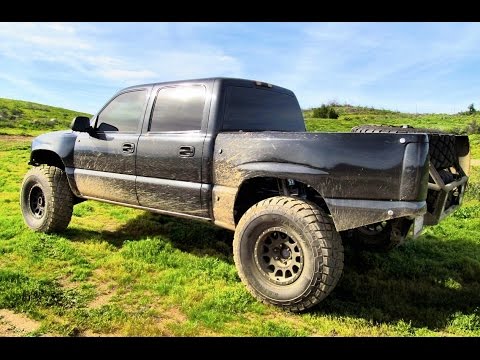 Chevy Silverado long travel Prerunner testing