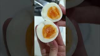 the most perfect boiled eggs 🥚🥚 #satisfying #amazing #egg #fyp