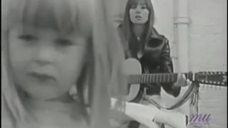 Kadr z teledysku Ce petit coeur tekst piosenki Françoise Hardy