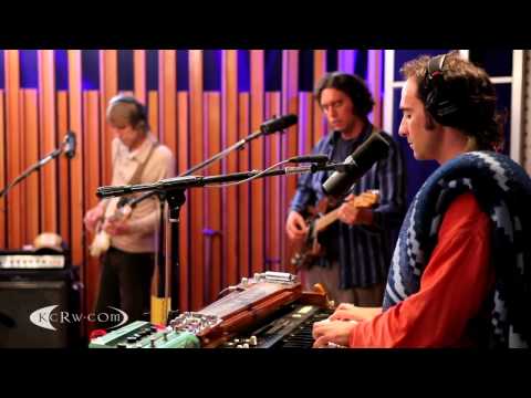 Beachwood Sparks performing "Tarnished Gold" on KCRW