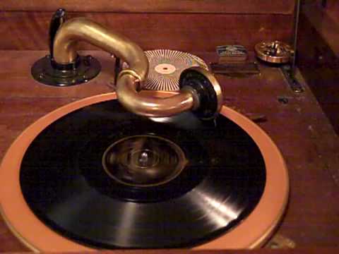 JAN GARBER VIVA-TONAL - 'WAY DOWN YONDER IN NEW ORLEANS - ROARING 20'S VICTROLA.MP4
