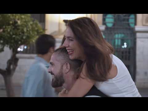 download lagu mp3 mp4 La Destileria, download lagu La Destileria gratis, unduh video klip La Destileria